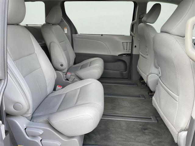 Photo of 2017 Gray Toyota Sienna