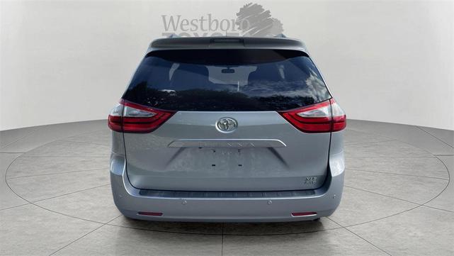 Photo of 2017 Gray Toyota Sienna