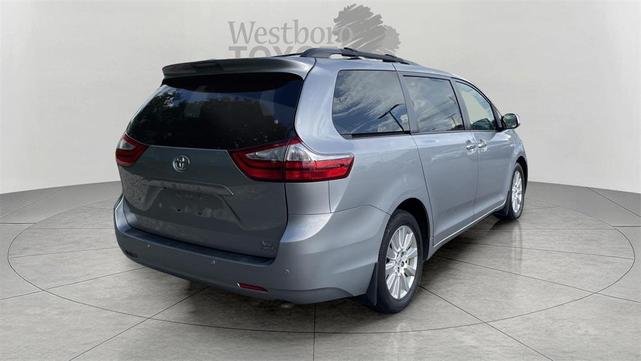 Photo of 2017 Gray Toyota Sienna