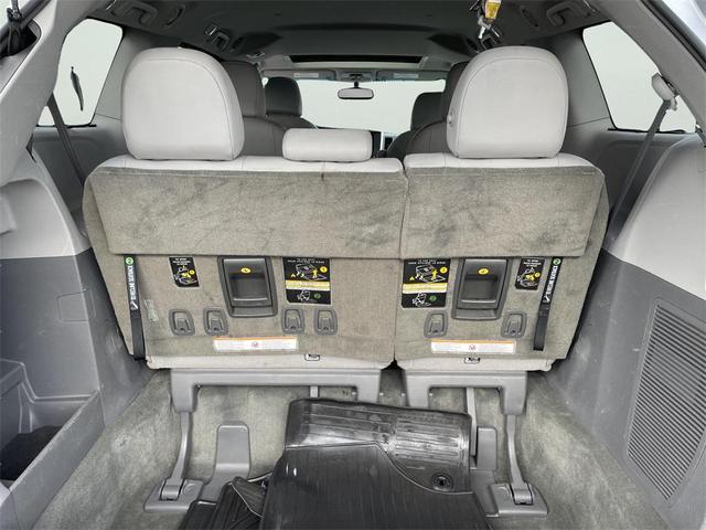 Photo of 2017 Gray Toyota Sienna