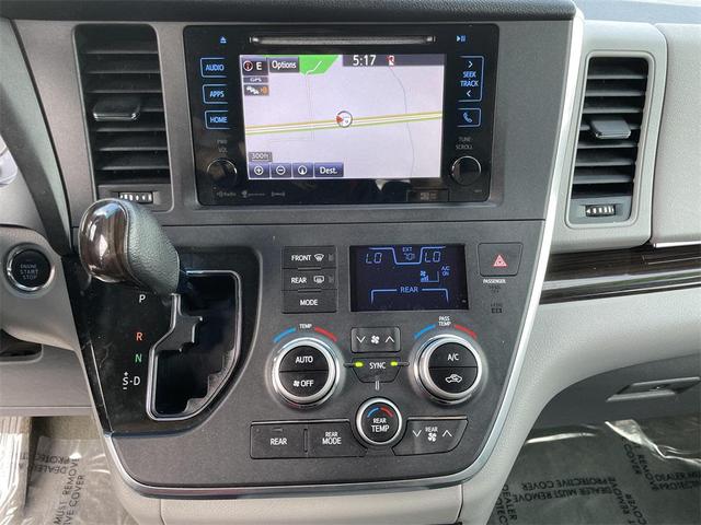 Photo of 2017 Gray Toyota Sienna