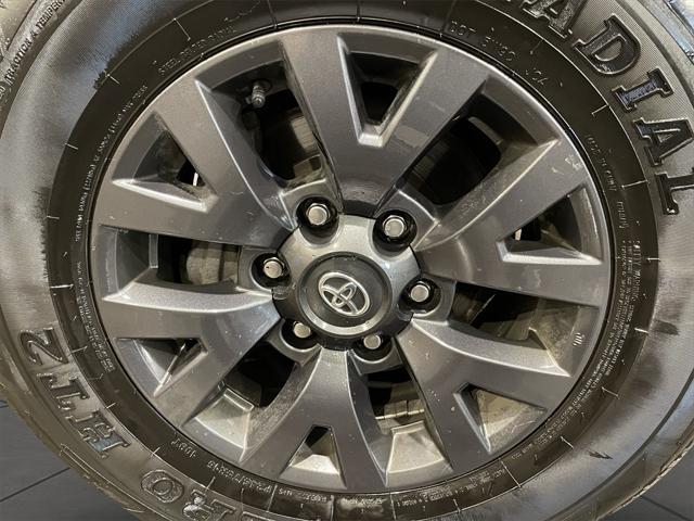 Photo of 2022 White Toyota Tacoma