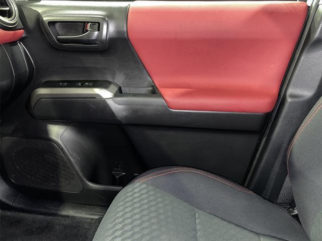 Photo of 2022 White Toyota Tacoma