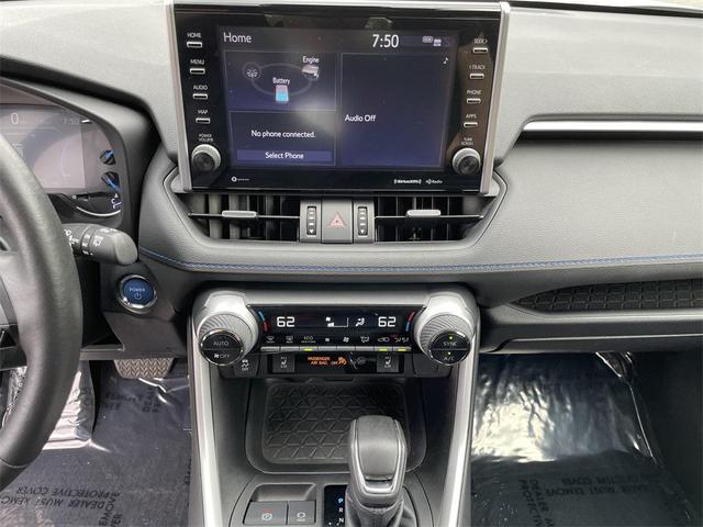 Photo of 2022 White Toyota RAV4 Hybrid