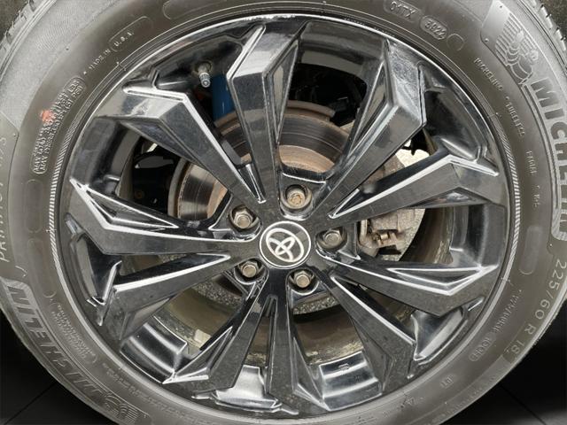 Photo of 2022 White Toyota RAV4 Hybrid