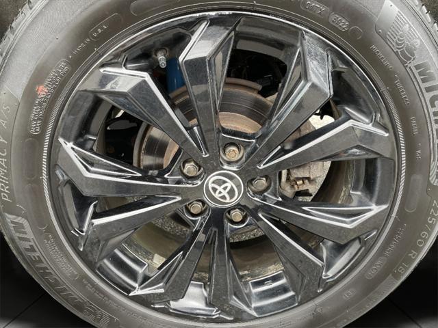 Photo of 2022 White Toyota RAV4 Hybrid