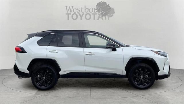 Photo of 2022 White Toyota RAV4 Hybrid