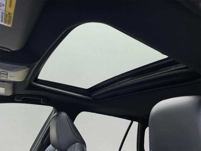 Photo of 2022 White Toyota RAV4 Hybrid