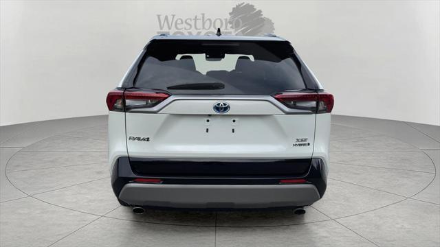 Photo of 2022 White Toyota RAV4 Hybrid