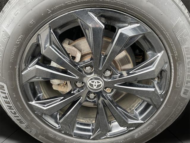 Photo of 2022 White Toyota RAV4 Hybrid