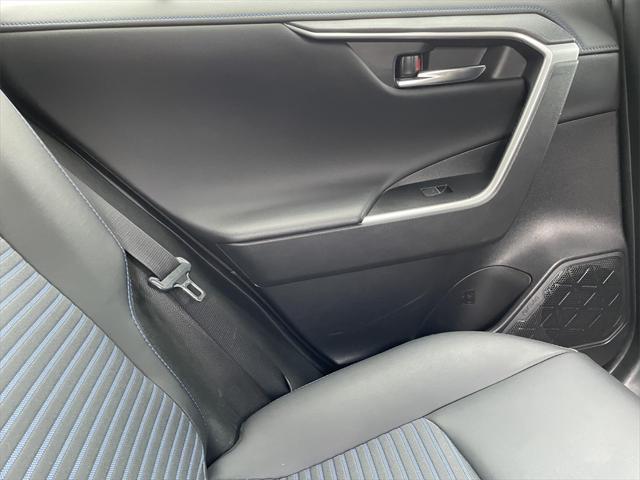 Photo of 2022 White Toyota RAV4 Hybrid