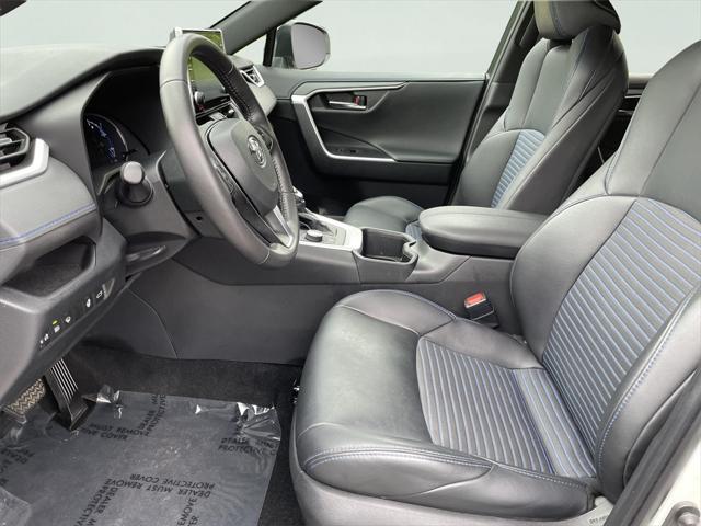 Photo of 2022 White Toyota RAV4 Hybrid