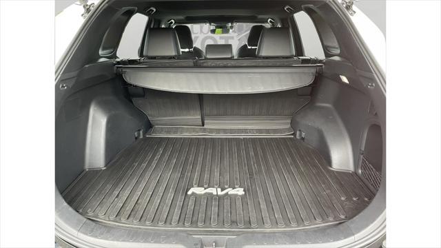 Photo of 2022 White Toyota RAV4 Hybrid