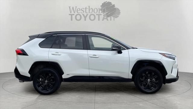 Photo of 2022 White Toyota RAV4 Hybrid