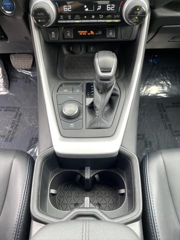 Photo of 2022 White Toyota RAV4 Hybrid