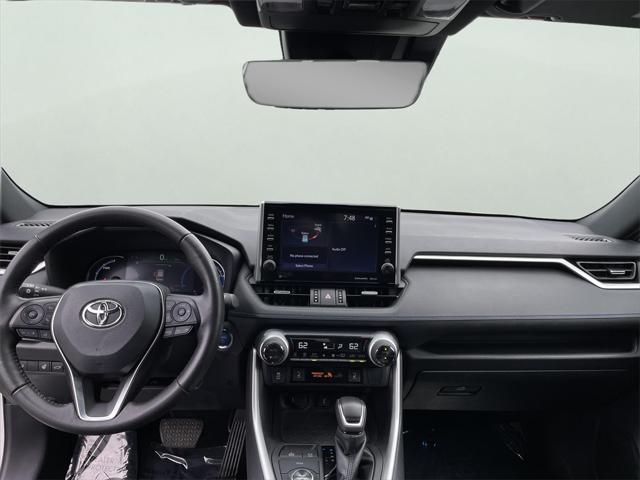 Photo of 2022 White Toyota RAV4 Hybrid