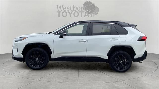 Photo of 2022 White Toyota RAV4 Hybrid
