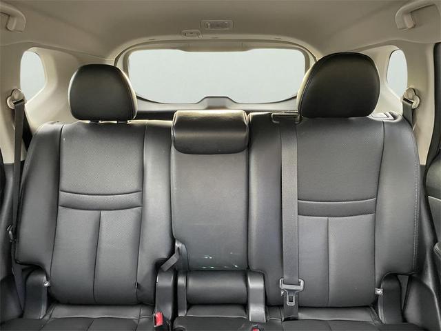 Photo of 2018 Brilliant Silver Nissan Rogue