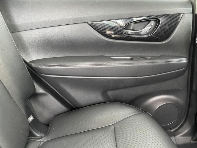 Photo of 2018 Brilliant Silver Nissan Rogue