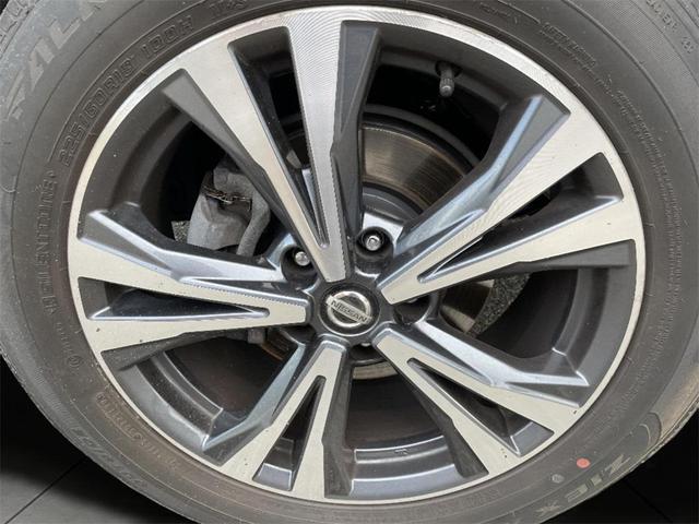 Photo of 2018 Brilliant Silver Nissan Rogue