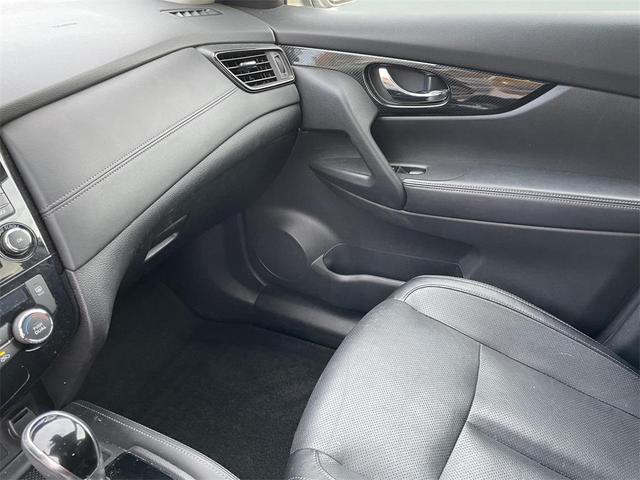 Photo of 2018 Brilliant Silver Nissan Rogue