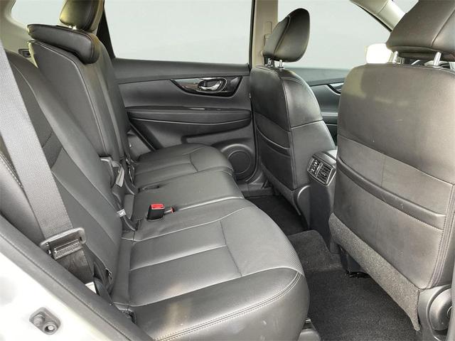 Photo of 2018 Brilliant Silver Nissan Rogue