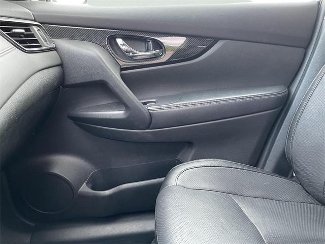 Photo of 2018 Brilliant Silver Nissan Rogue