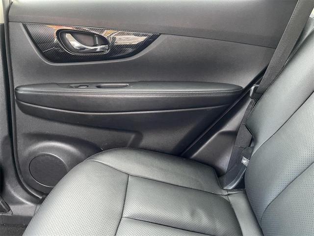 Photo of 2018 Brilliant Silver Nissan Rogue