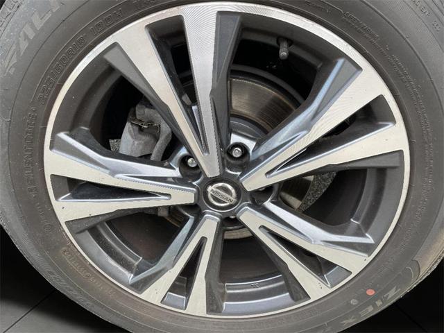 Photo of 2018 Brilliant Silver Nissan Rogue