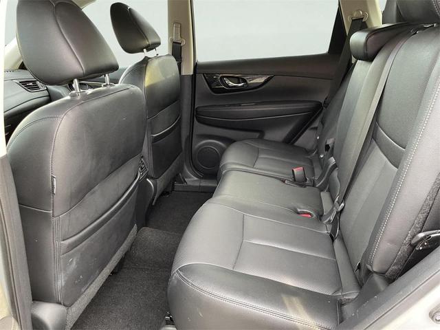 Photo of 2018 Brilliant Silver Nissan Rogue