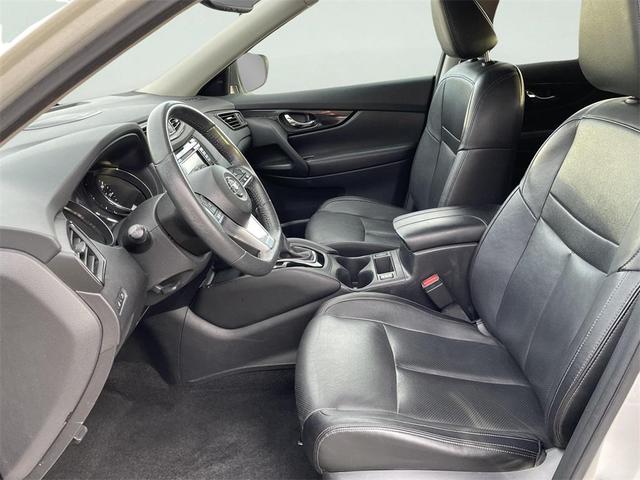Photo of 2018 Brilliant Silver Nissan Rogue