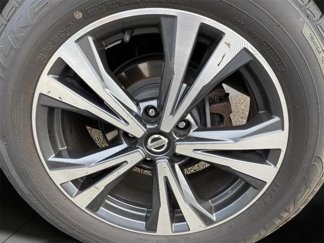 Photo of 2018 Brilliant Silver Nissan Rogue