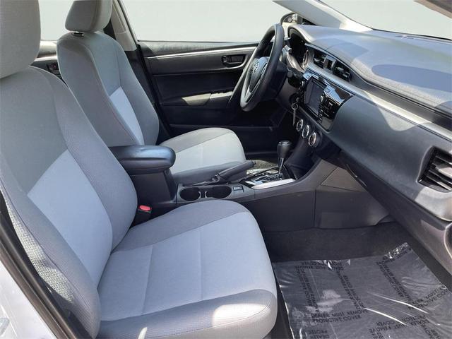 Photo of 2016 White Toyota Corolla