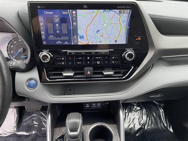 Photo of 2022 Celestial Silver Metallic Toyota Highlander Hybrid