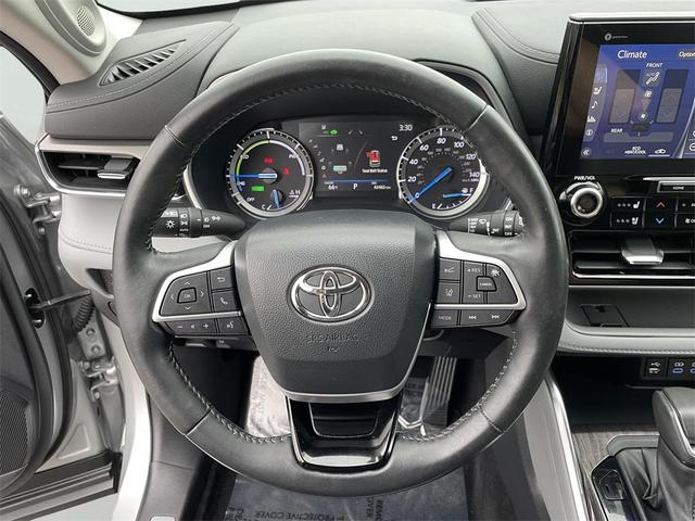 Photo of 2022 Celestial Silver Metallic Toyota Highlander Hybrid
