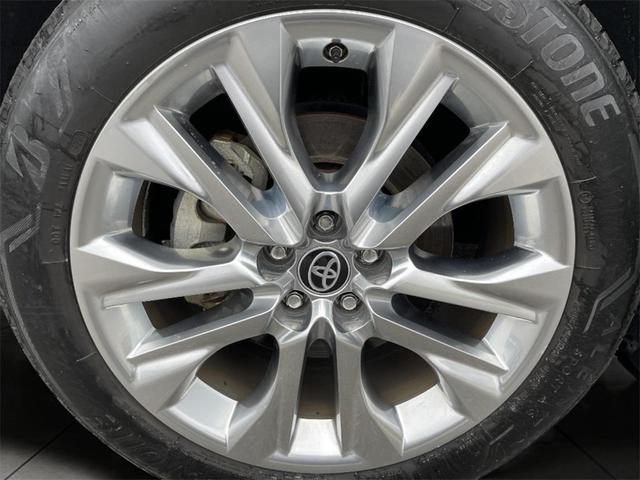 Photo of 2022 Celestial Silver Metallic Toyota Highlander Hybrid