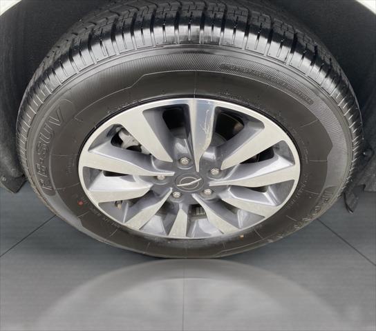 Photo of 2022 Bright White Clearcoat Chrysler Pacifica Hybrid
