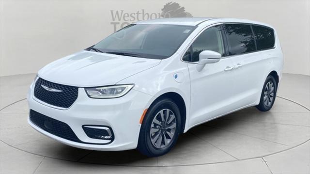 Photo of 2022 Bright White Clearcoat Chrysler Pacifica Hybrid