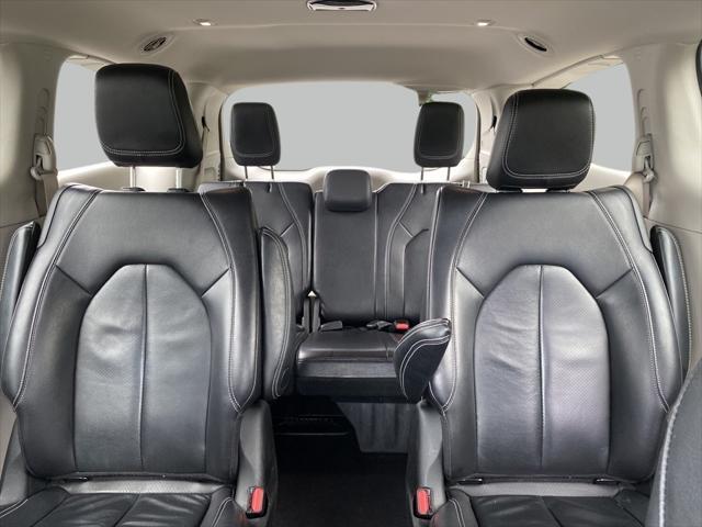 Photo of 2022 Bright White Clearcoat Chrysler Pacifica Hybrid