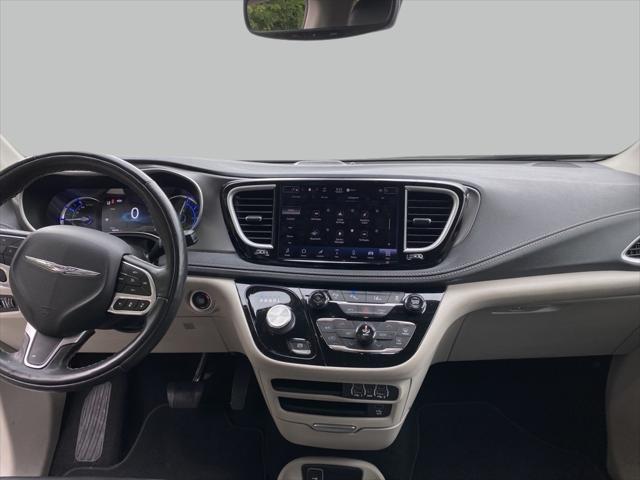 Photo of 2022 Bright White Clearcoat Chrysler Pacifica Hybrid