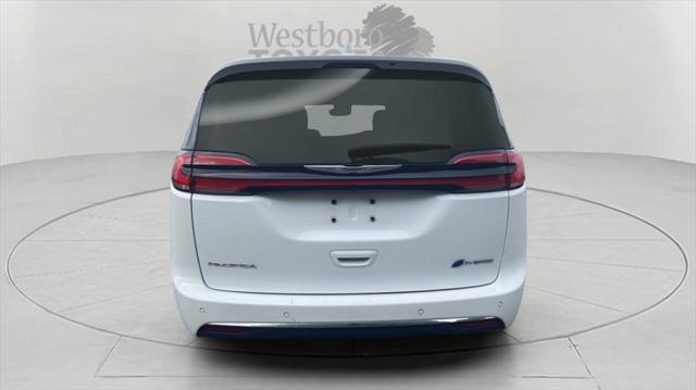 Photo of 2022 Bright White Clearcoat Chrysler Pacifica Hybrid