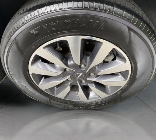 Photo of 2022 Bright White Clearcoat Chrysler Pacifica Hybrid