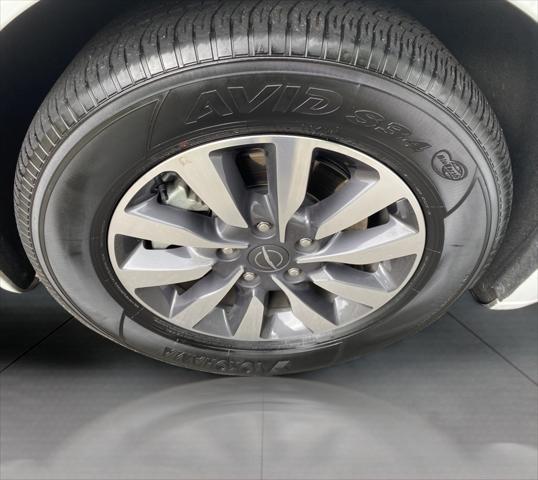 Photo of 2022 Bright White Clearcoat Chrysler Pacifica Hybrid