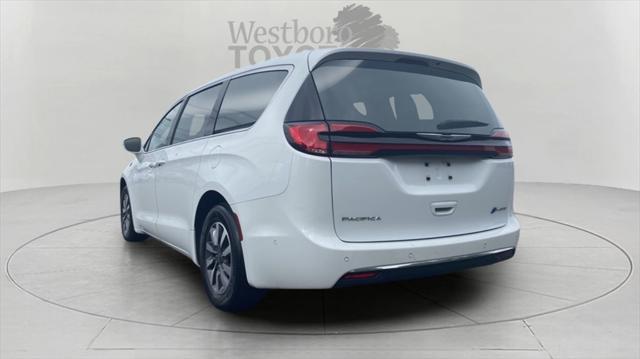 Photo of 2022 Bright White Clearcoat Chrysler Pacifica Hybrid