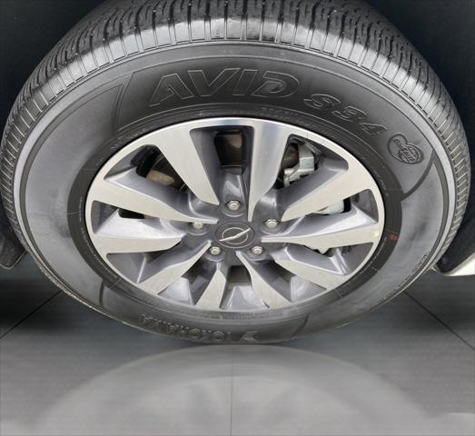 Photo of 2022 Bright White Clearcoat Chrysler Pacifica Hybrid