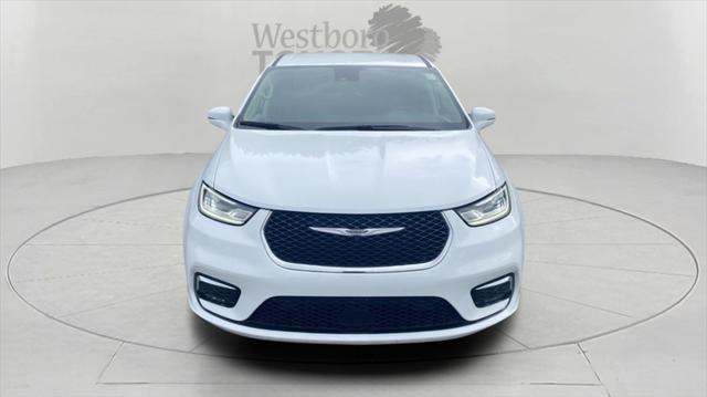 Photo of 2022 Bright White Clearcoat Chrysler Pacifica Hybrid