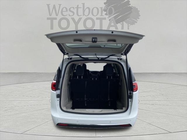 Photo of 2022 Bright White Clearcoat Chrysler Pacifica Hybrid