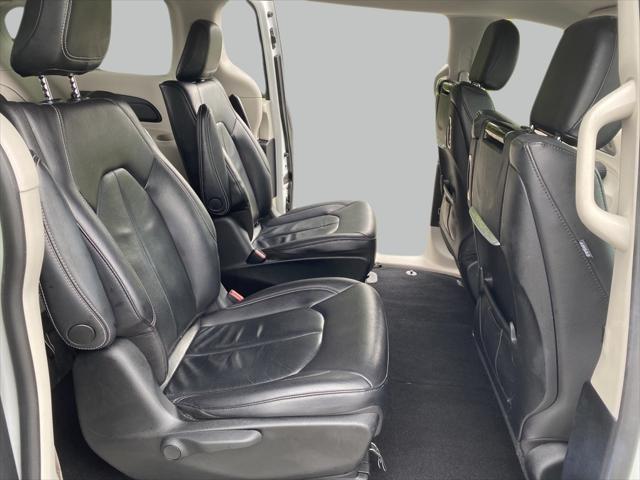 Photo of 2022 Bright White Clearcoat Chrysler Pacifica Hybrid
