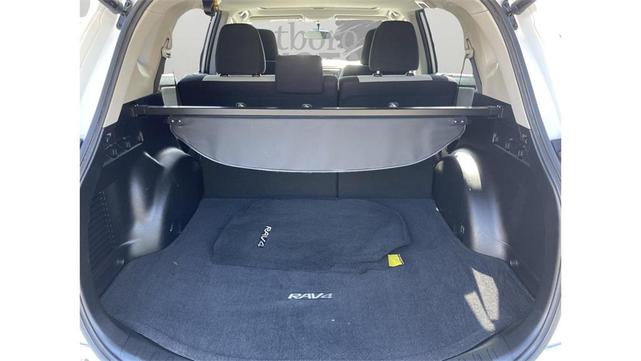 Photo of 2016 Super White Toyota RAV4