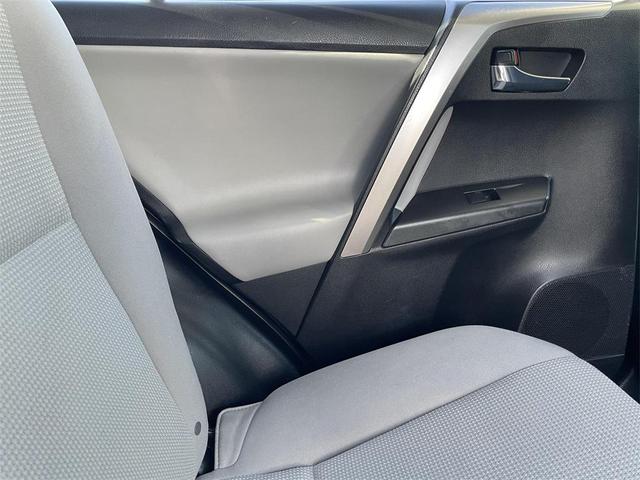 Photo of 2016 Super White Toyota RAV4